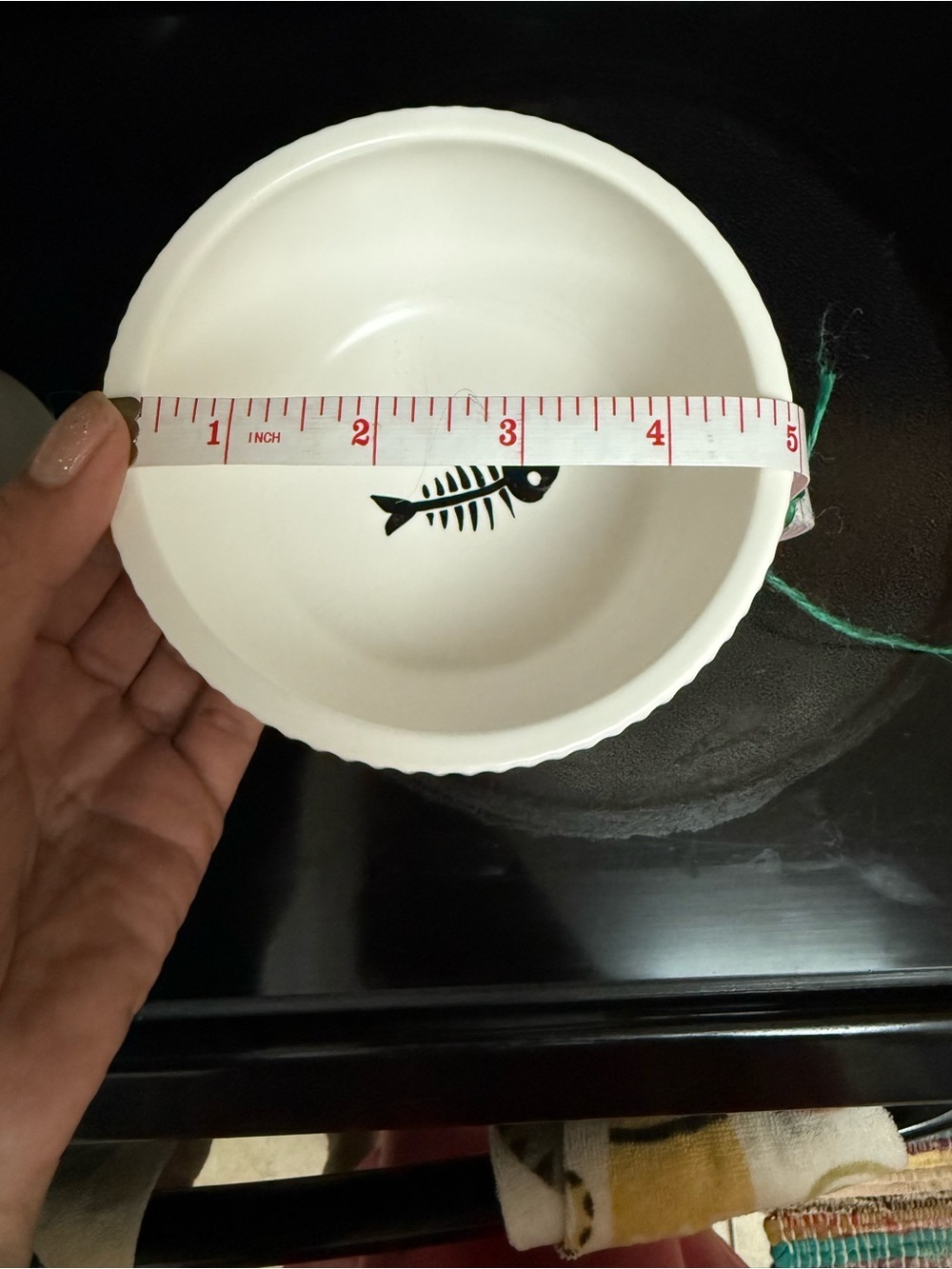 White Ceramic Fishbone Pet Food and Water Bowl - Set of 2 - Picture 5 of 7